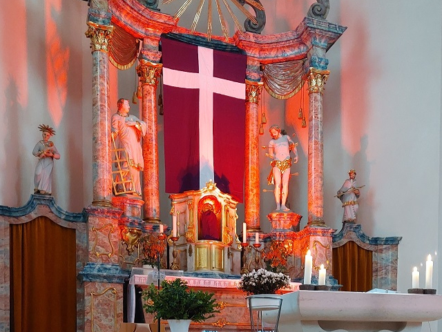 Gestaltete Pfarrkirche in Michelbach