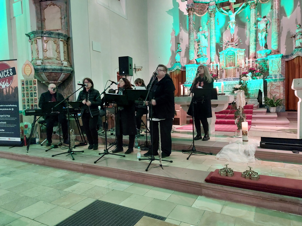  Der Gospelchor "Praices" aus Aschaffenburg bei der "Zeit für uns"
