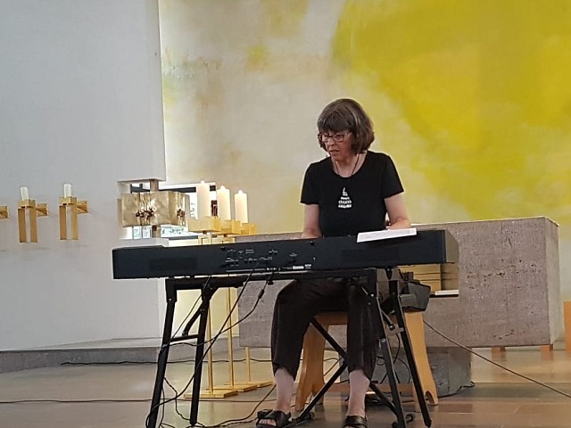 Die Liedermacherin Stefanie Schwab aus Würzburg